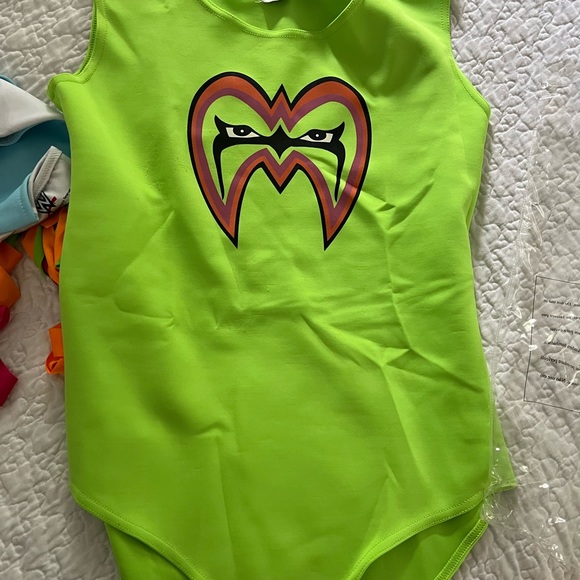 Womens WWE Ultimate Fighter size Large - Picture 2 of 5